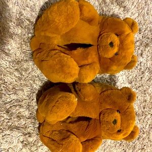 i am selling lightbrown bear slippers!